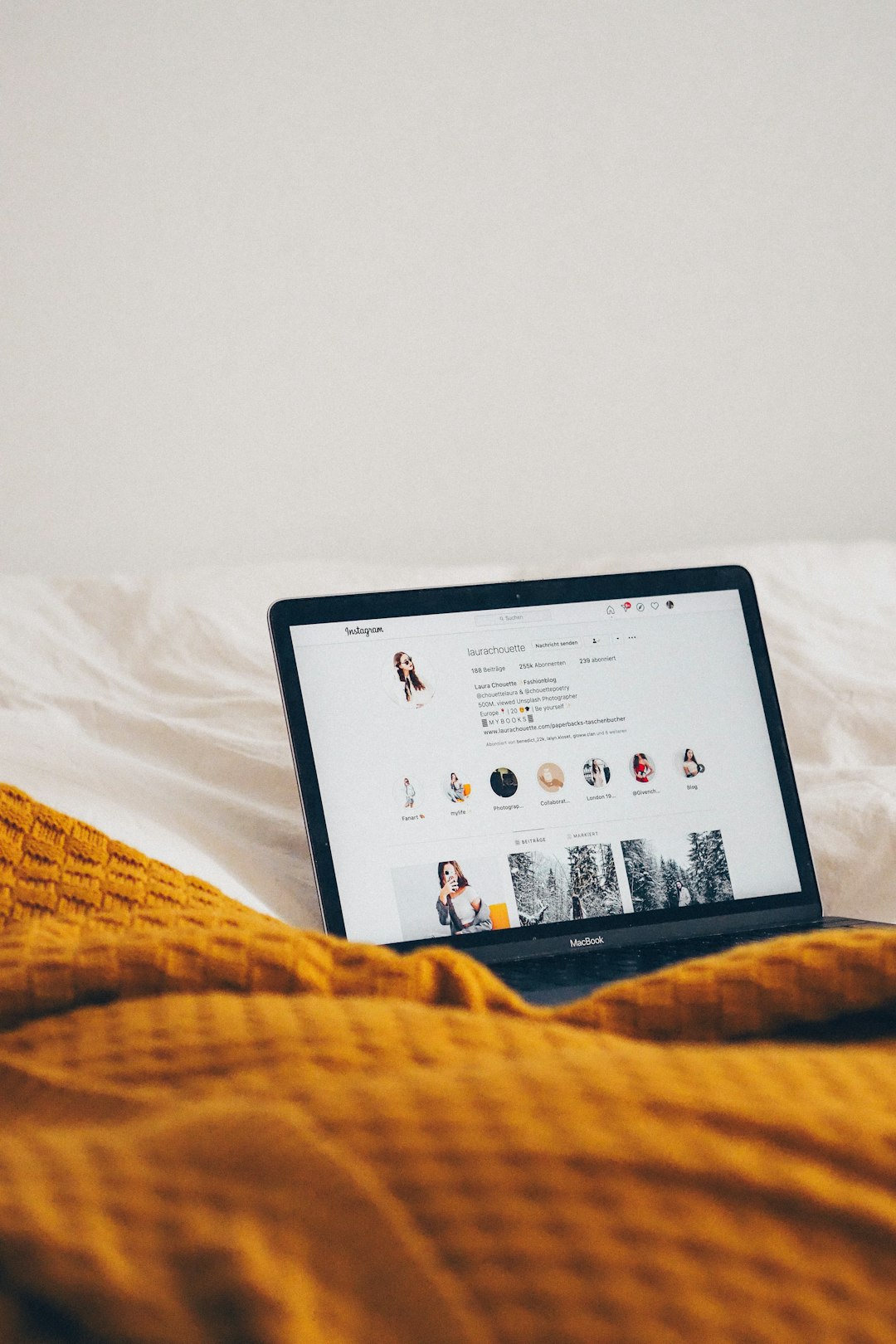 Instagram: @LauraChouette 📸 and www.laurachouette.com 🌐